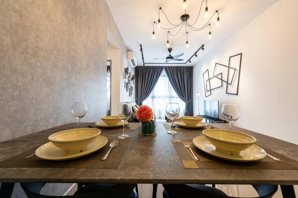 M-vertica Sunway Velocity Cheras By Luvit Apartment *